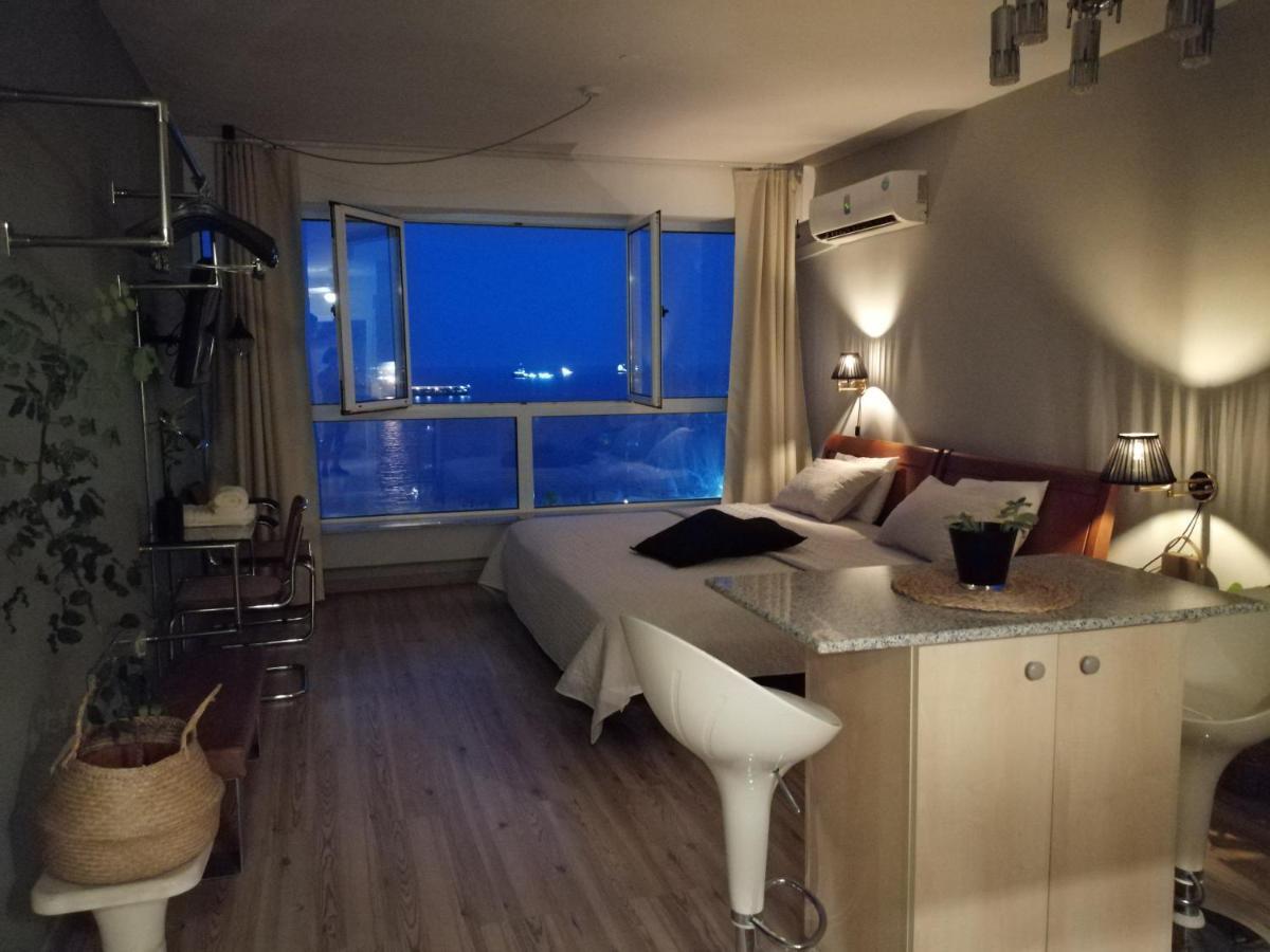A City-Center Seaview Penthouse At Oceanic Лимасол Экстерьер фото